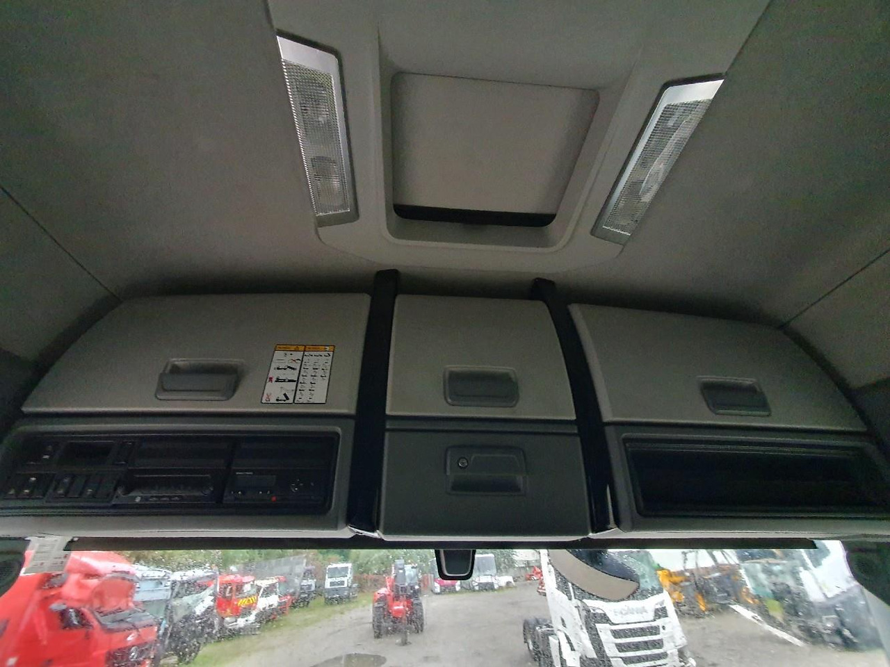 Abrollkipper RENAULT C 480 P6X2 AMPIROLL: das Bild 11