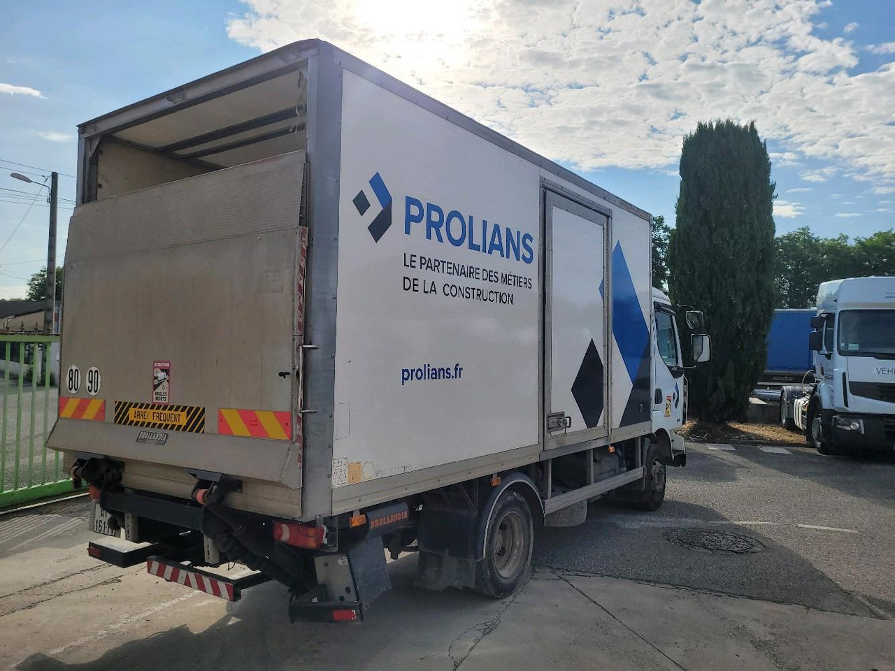 RENAULT MIDLUM 180 DXL - Koffer LKW: das Bild 4 RENAULT MIDLUM 180 DXL - Koffer LKW: das Bild 4