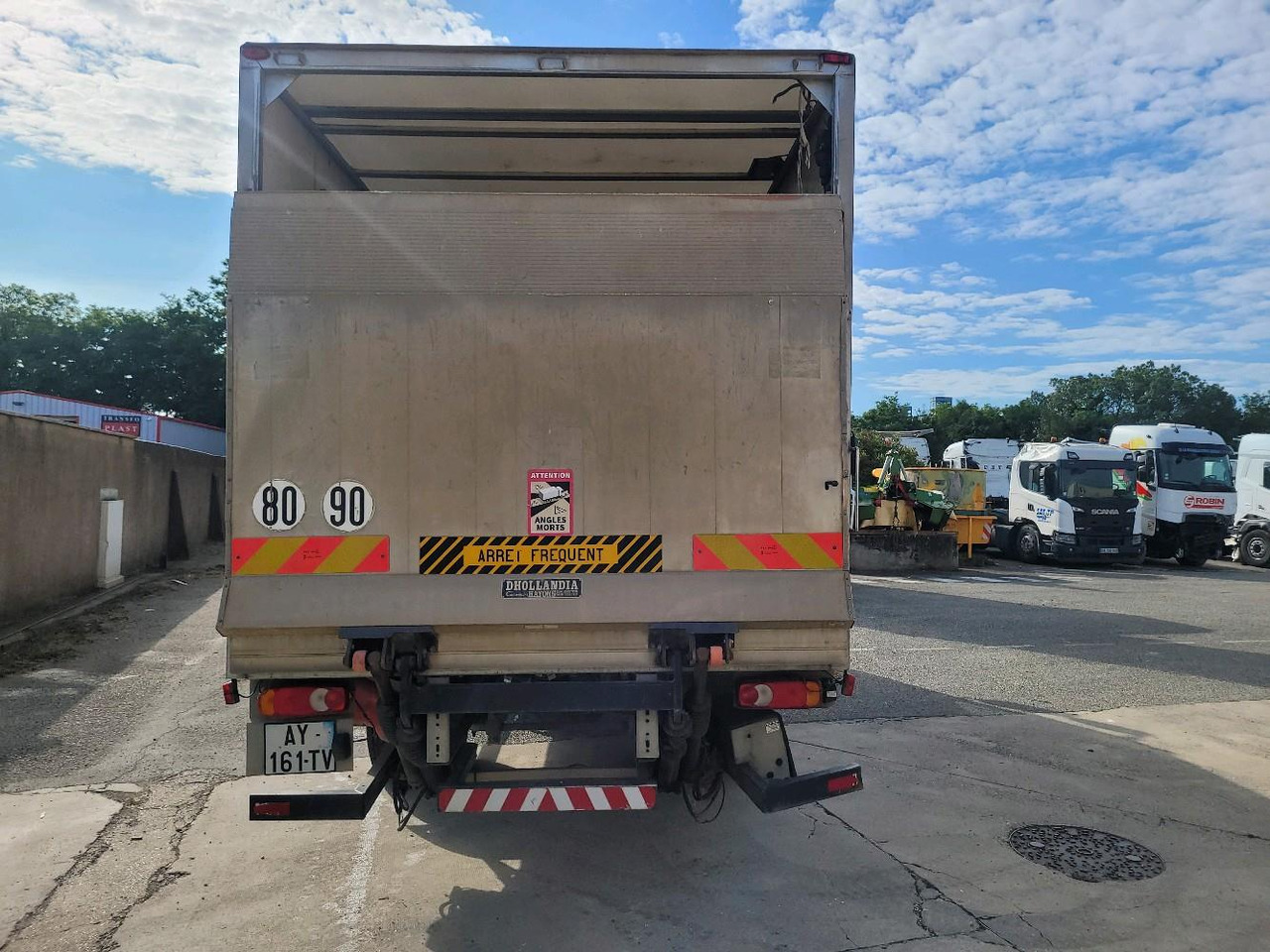 RENAULT MIDLUM 180 DXL - Koffer LKW: das Bild 5 RENAULT MIDLUM 180 DXL - Koffer LKW: das Bild 5