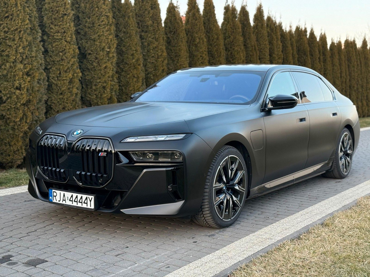 BMW M760 Baureihe 7 Lim M760 e xDrive - Limousine: das Bild 1 BMW M760 Baureihe 7 Lim M760 e xDrive - Limousine: das Bild 1