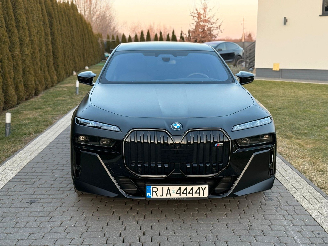 BMW M760 Baureihe 7 Lim M760 e xDrive - Limousine: das Bild 2 BMW M760 Baureihe 7 Lim M760 e xDrive - Limousine: das Bild 2