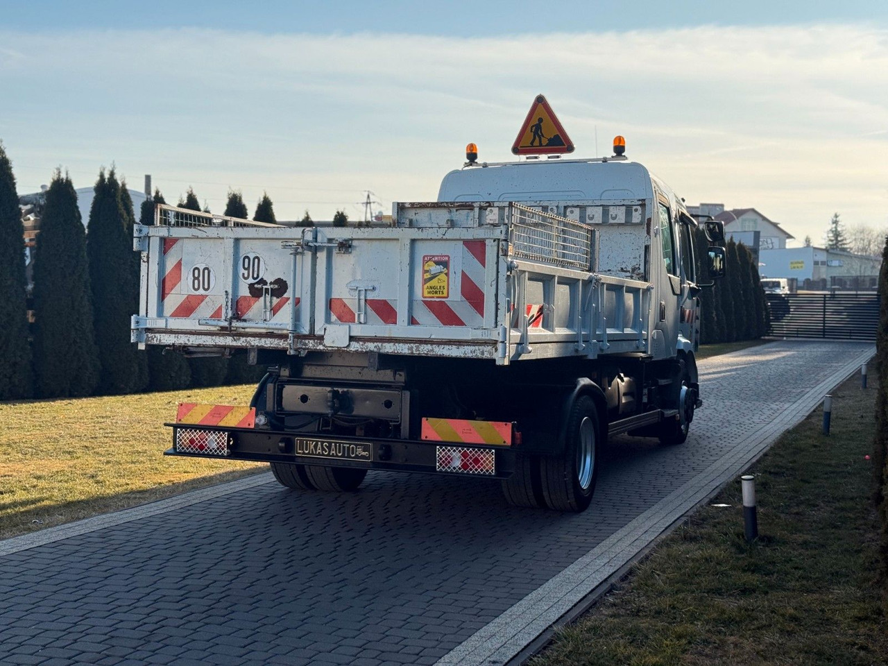 Kipper Renault MIDLUM 220  12 T TIPPER 6 SEATS TOOL BOX: das Bild 9