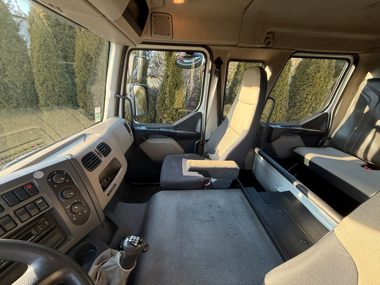Kipper Renault MIDLUM 220  12 T TIPPER 6 SEATS TOOL BOX: das Bild 13