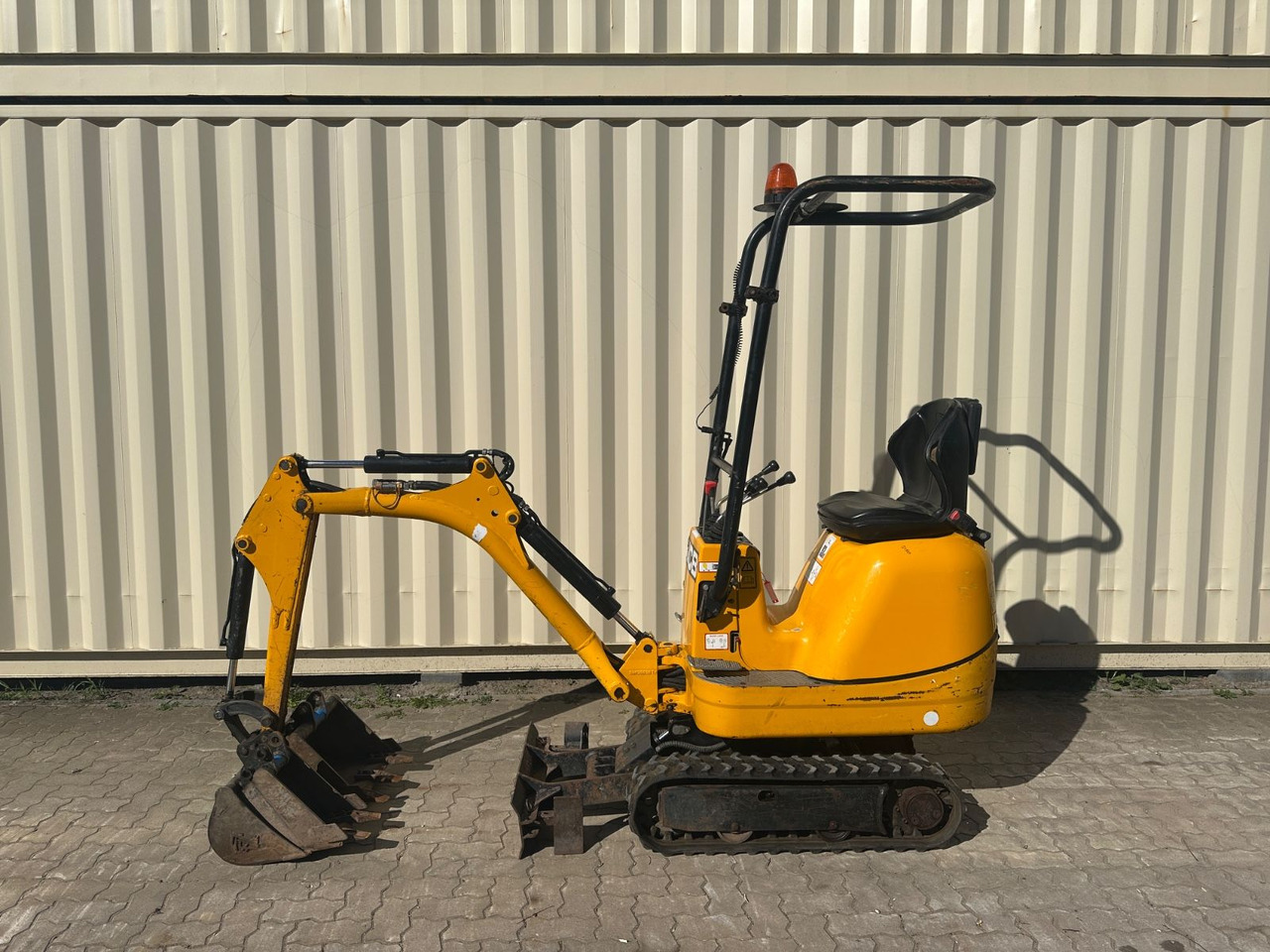 JCB 8008 CTS, 2021 BJ, 972 BH, 3 x Löffel - Minibagger: das Bild 2 JCB 8008 CTS, 2021 BJ, 972 BH, 3 x Löffel - Minibagger: das Bild 2