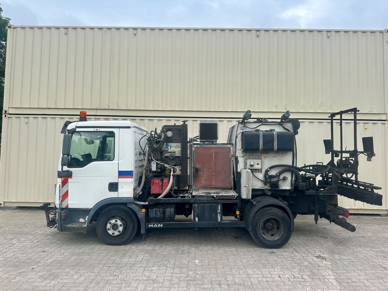 MAN TGL 10.240 / Weiro Bitumenspritze / 1. Hand - LKW: das Bild 1 MAN TGL 10.240 / Weiro Bitumenspritze / 1. Hand - LKW: das Bild 1