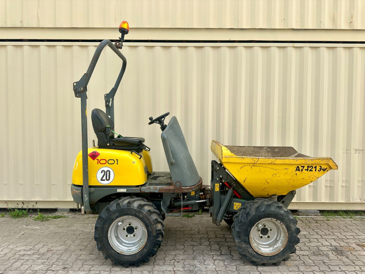 Wacker 1001 Hochkipper / 2016 BJ / 1.000 KG / 1.342 H - Mini-Kipper: das Bild 5 Wacker 1001 Hochkipper / 2016 BJ / 1.000 KG / 1.342 H - Mini-Kipper: das Bild 5
