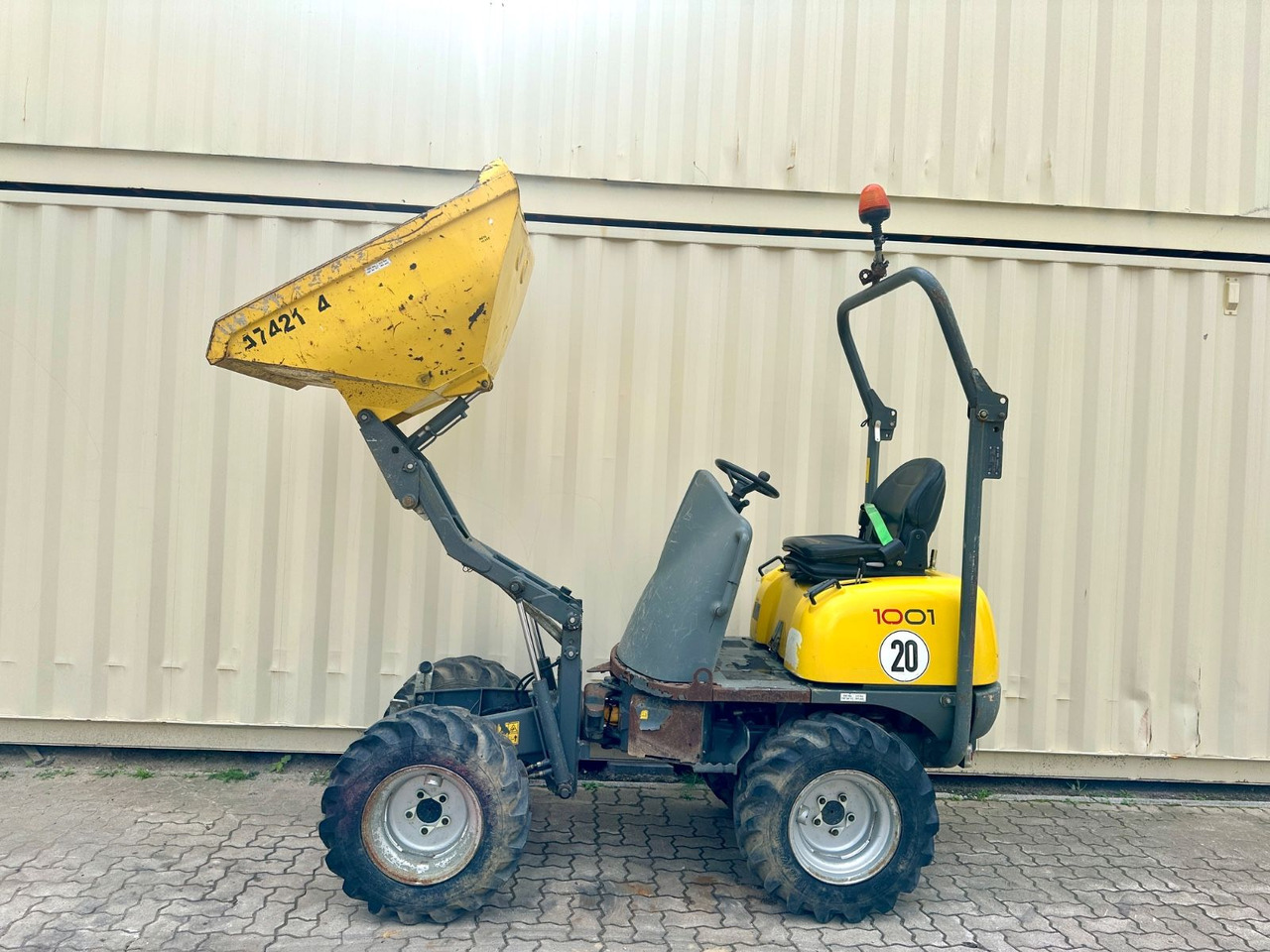Wacker 1001 Hochkipper / 2016 BJ / 1.000 KG / 1.342 H - Mini-Kipper: das Bild 1 Wacker 1001 Hochkipper / 2016 BJ / 1.000 KG / 1.342 H - Mini-Kipper: das Bild 1