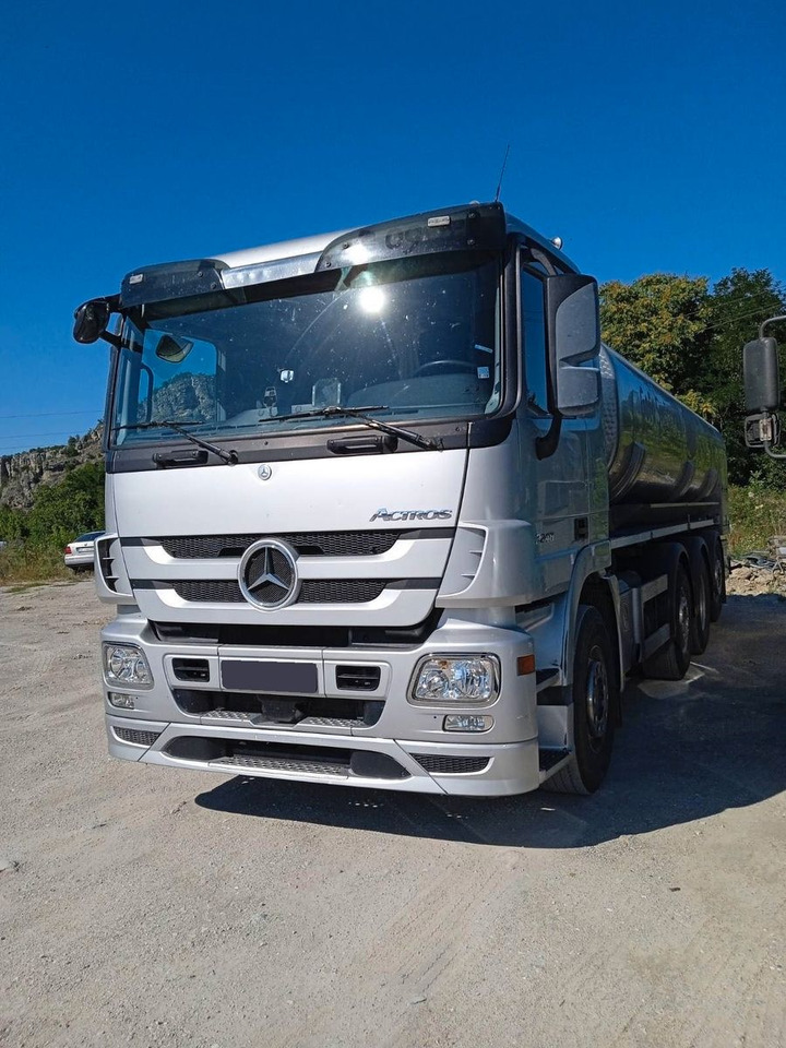 Mercedes-Benz ACTROS 3248 - Tankwagen: das Bild 2 Mercedes-Benz ACTROS 3248 - Tankwagen: das Bild 2