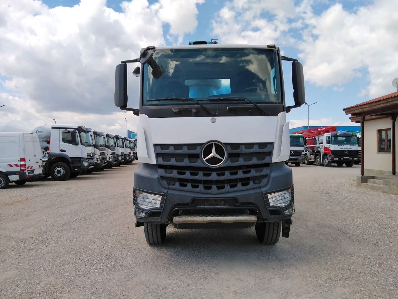 Mercedes-Benz AROCS 4140 CIFA MAGNUM MK28.4L 8X6 - Fahrmischerbetonpumpe: das Bild 2 Mercedes-Benz AROCS 4140 CIFA MAGNUM MK28.4L 8X6 - Fahrmischerbetonpumpe: das Bild 2
