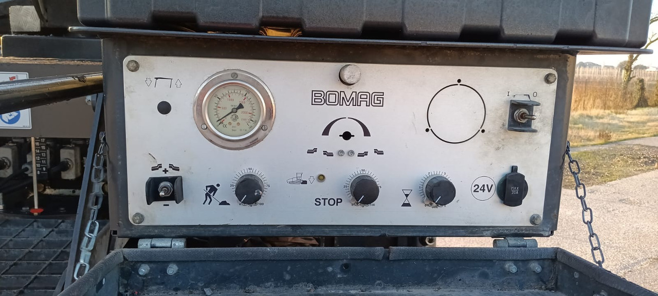 BOMAG IT BF 700 C-2 S500 Stage IV/Tier 4f - Asphaltfertiger/ Straßenfertiger: das Bild 5 BOMAG IT BF 700 C-2 S500 Stage IV/Tier 4f - Asphaltfertiger/ Straßenfertiger: das Bild 5