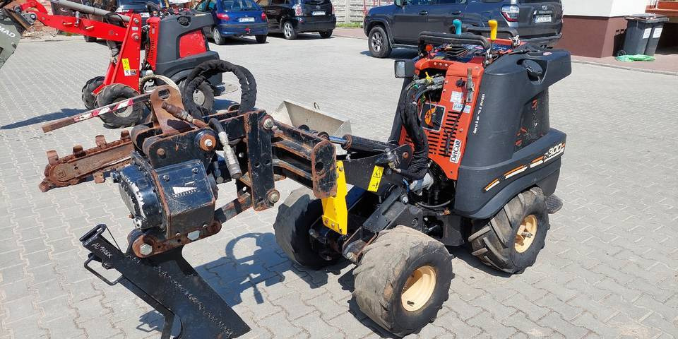 Ditch Witch R300 koparka łańcuchowa pługoukładacz - Grabenbagger/ Grabenfräse: das Bild 1 Ditch Witch R300 koparka łańcuchowa pługoukładacz - Grabenbagger/ Grabenfräse: das Bild 1