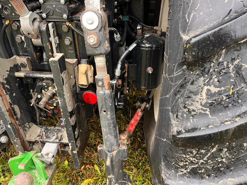 Traktor New Holland T8.330: das Bild 8