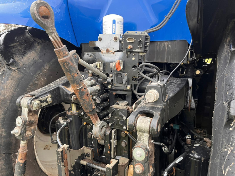 Traktor New Holland T8.330: das Bild 10