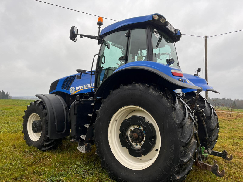 New Holland T8.330 - Traktor: das Bild 3 New Holland T8.330 - Traktor: das Bild 3