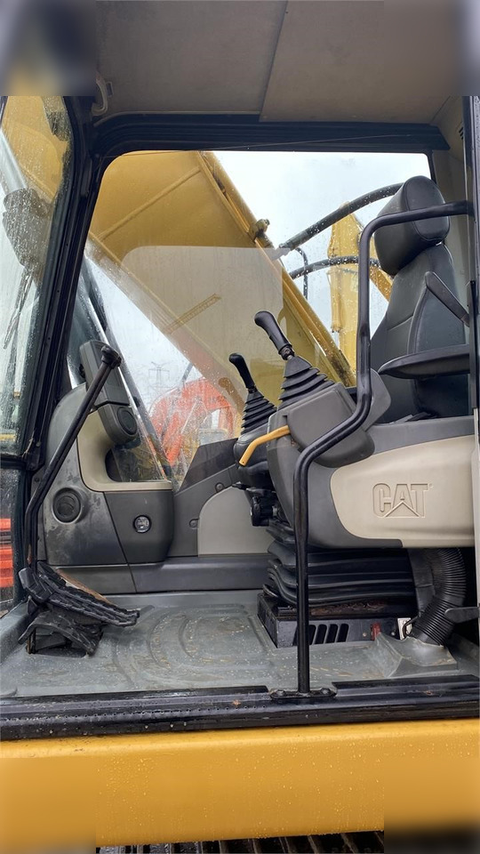 CATERPILLAR 320D - Kettenbagger: das Bild 4 CATERPILLAR 320D - Kettenbagger: das Bild 4