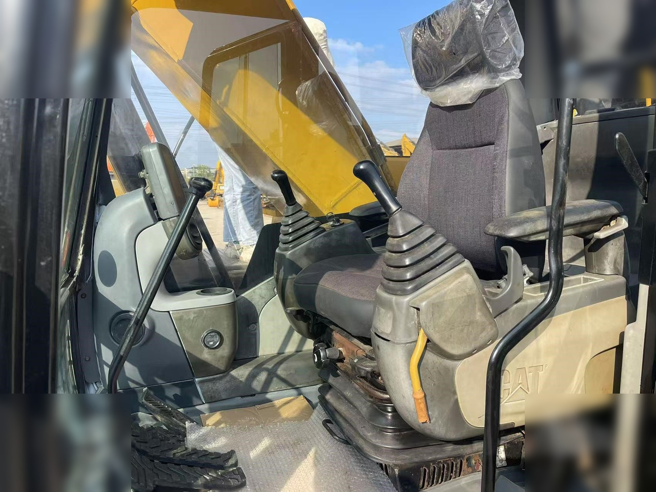 CATERPILLAR 320D - Kettenbagger: das Bild 5 CATERPILLAR 320D - Kettenbagger: das Bild 5