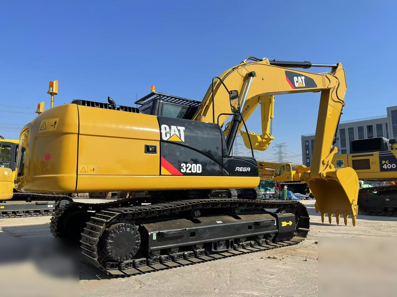 CATERPILLAR 320D - Kettenbagger: das Bild 2 CATERPILLAR 320D - Kettenbagger: das Bild 2