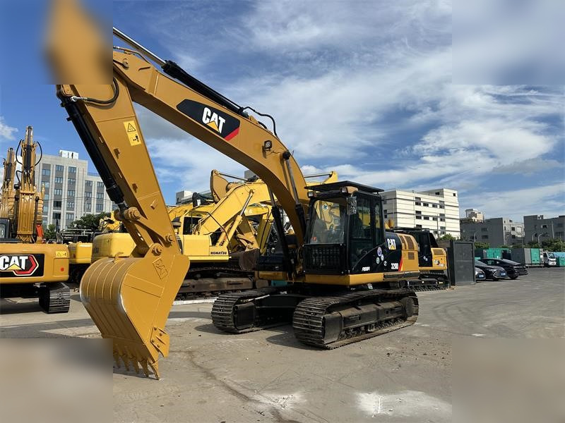 CATERPILLAR 320D - Kettenbagger: das Bild 2 CATERPILLAR 320D - Kettenbagger: das Bild 2