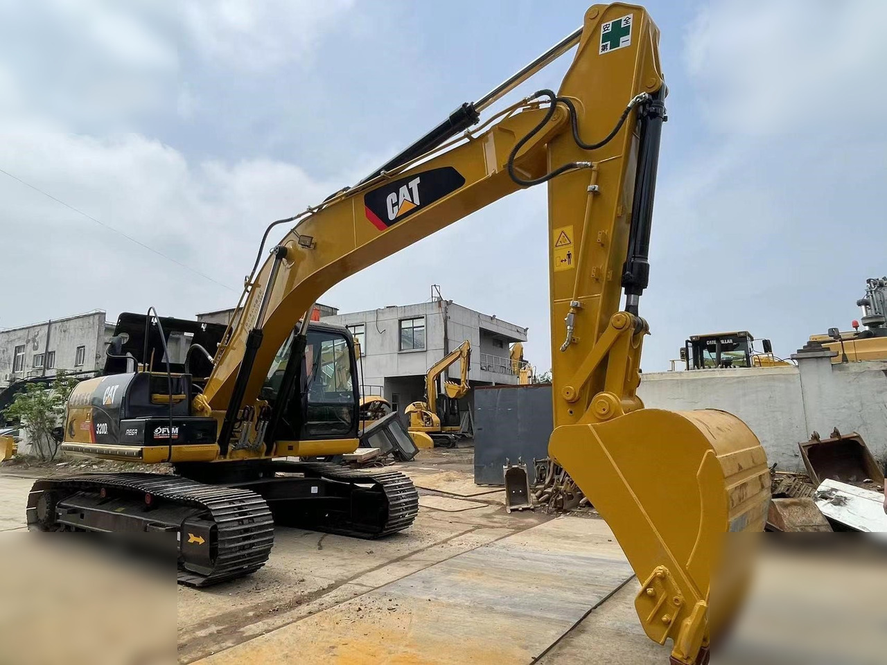CATERPILLAR 320DL - Kettenbagger: das Bild 2 CATERPILLAR 320DL - Kettenbagger: das Bild 2