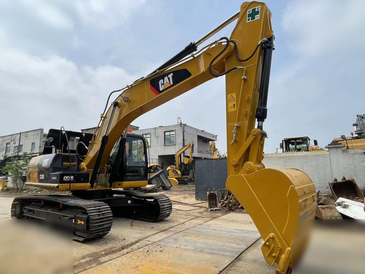 CATERPILLAR 320DL - Kettenbagger: das Bild 4 CATERPILLAR 320DL - Kettenbagger: das Bild 4