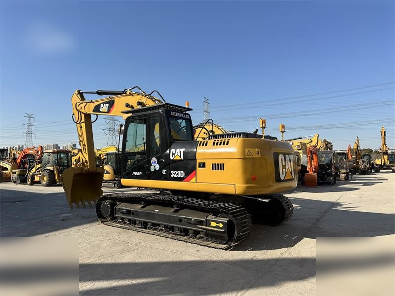 CATERPILLAR 323D - Kettenbagger: das Bild 3 CATERPILLAR 323D - Kettenbagger: das Bild 3