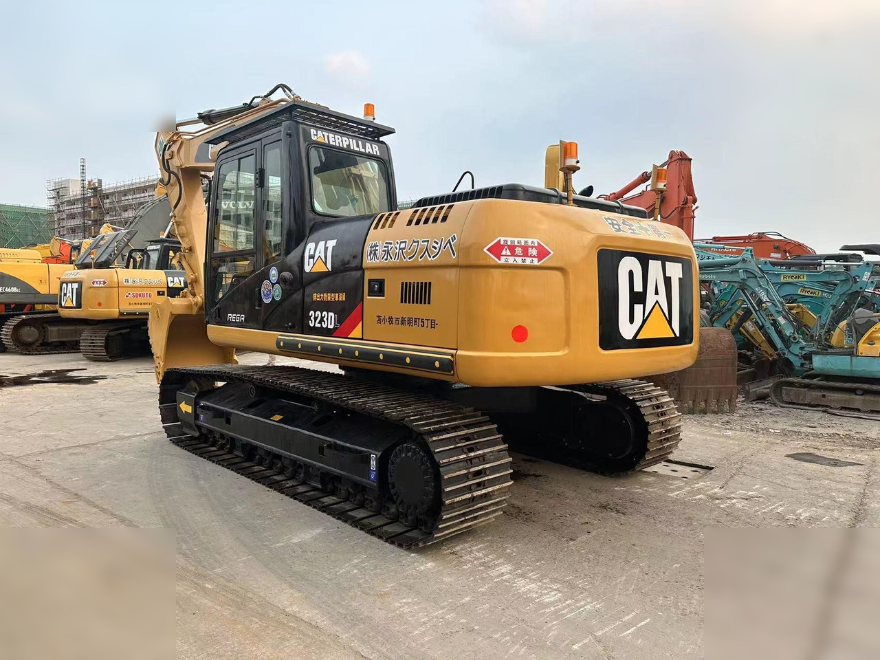 CATERPILLAR 323DL - Kettenbagger: das Bild 5 CATERPILLAR 323DL - Kettenbagger: das Bild 5