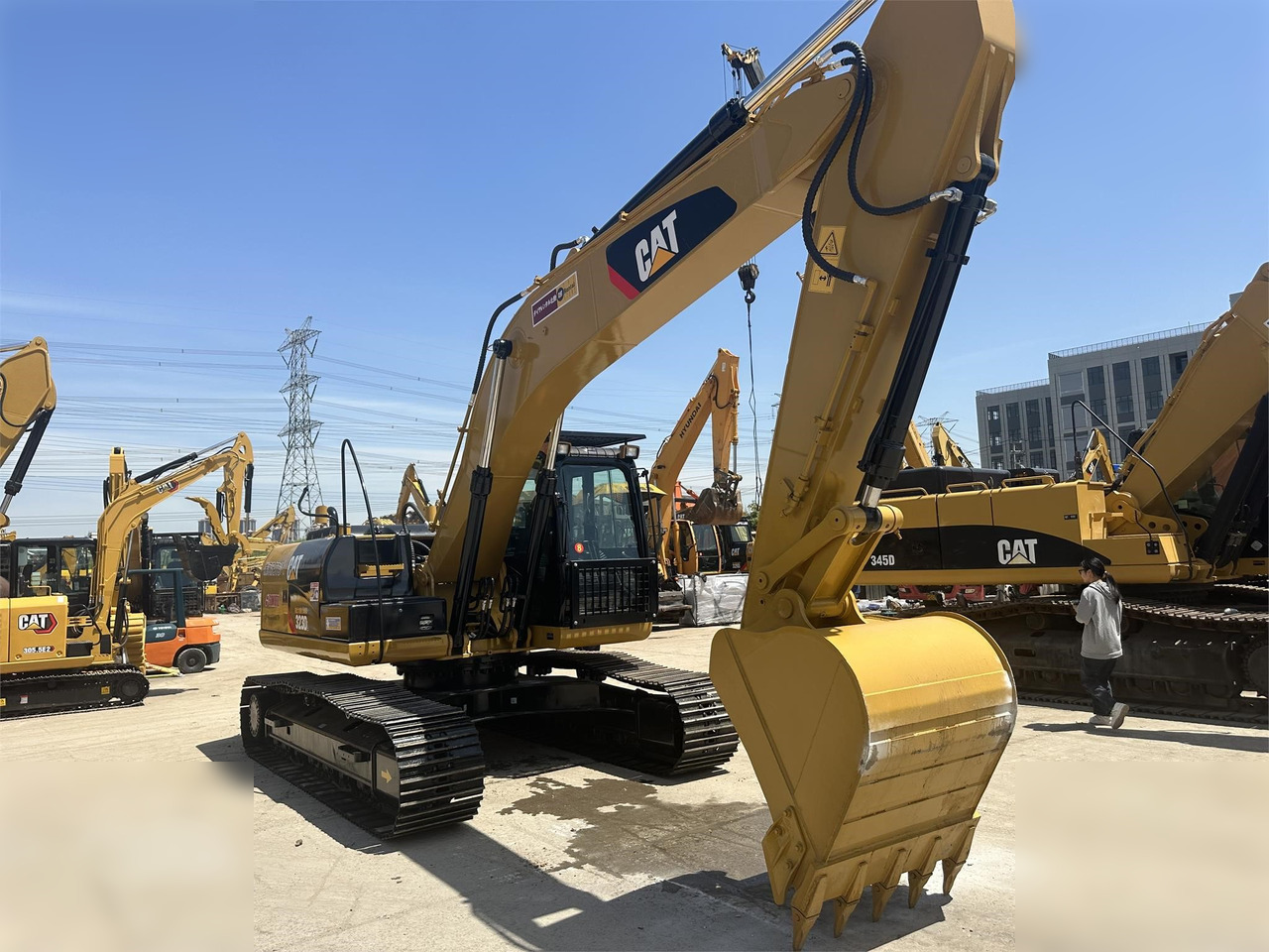 CATERPILLAR 323DL - Kettenbagger: das Bild 2 CATERPILLAR 323DL - Kettenbagger: das Bild 2