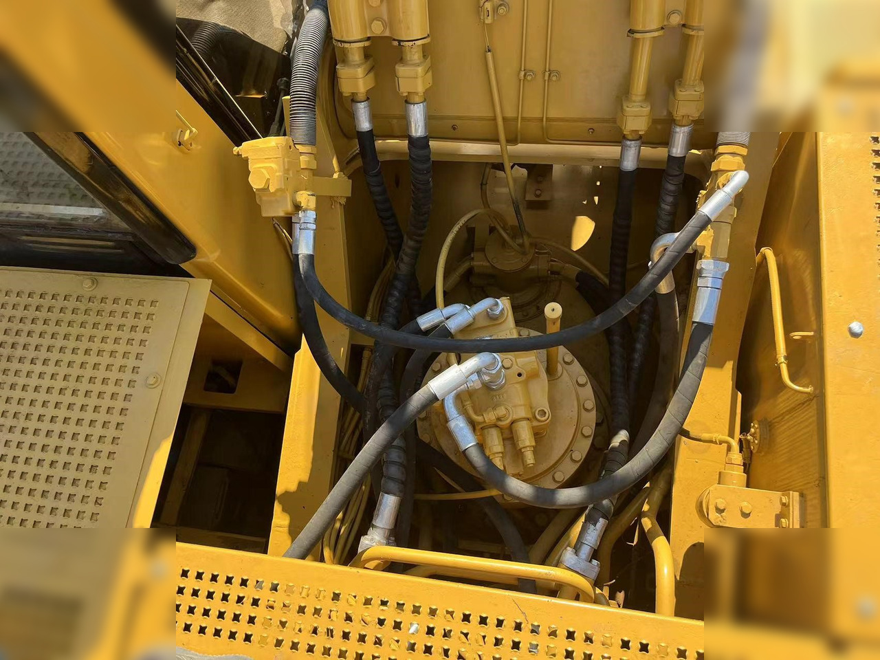 CATERPILLAR 330BL - Kettenbagger: das Bild 5 CATERPILLAR 330BL - Kettenbagger: das Bild 5