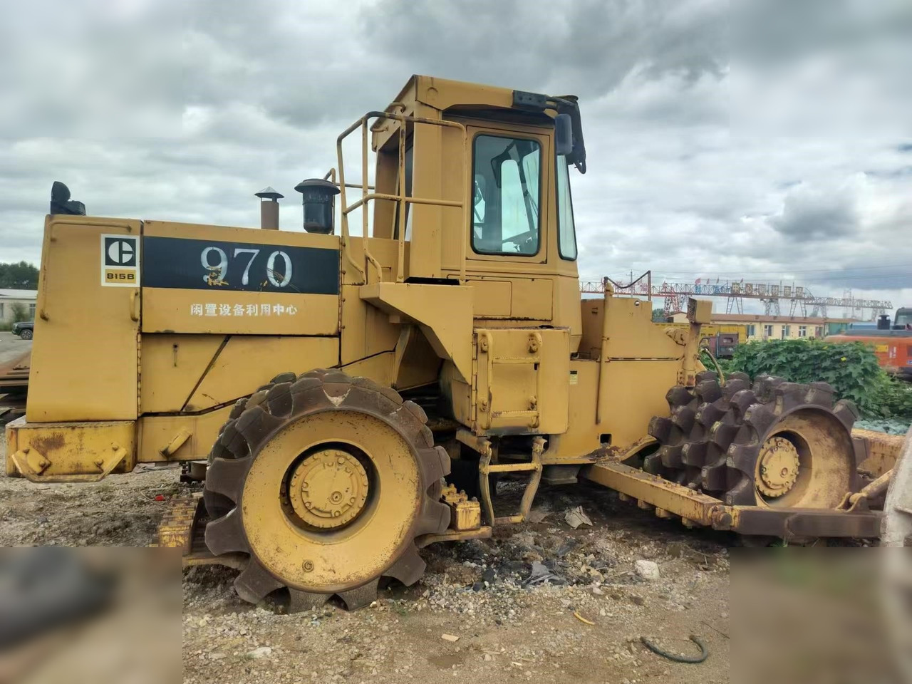 CATERPILLAR 815B - Straßenwalze: das Bild 1 CATERPILLAR 815B - Straßenwalze: das Bild 1