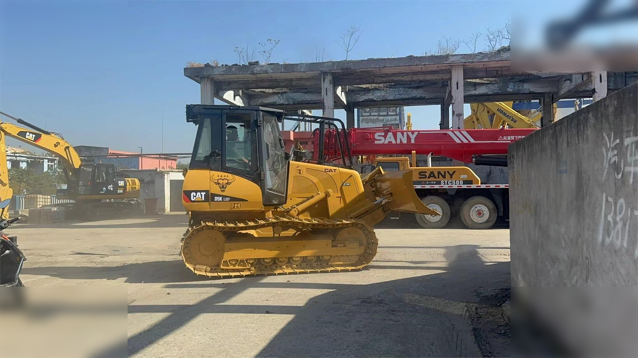 CATERPILLAR D5K LGP - Bulldozer: das Bild 1 CATERPILLAR D5K LGP - Bulldozer: das Bild 1