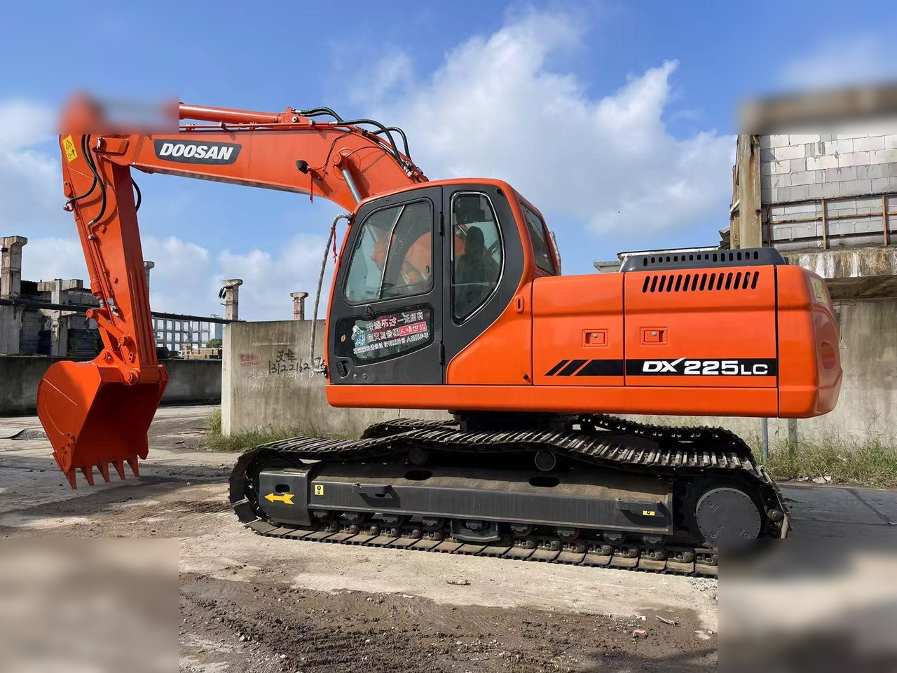 DOOSAN DX225 LCA - Kettenbagger: das Bild 1 DOOSAN DX225 LCA - Kettenbagger: das Bild 1