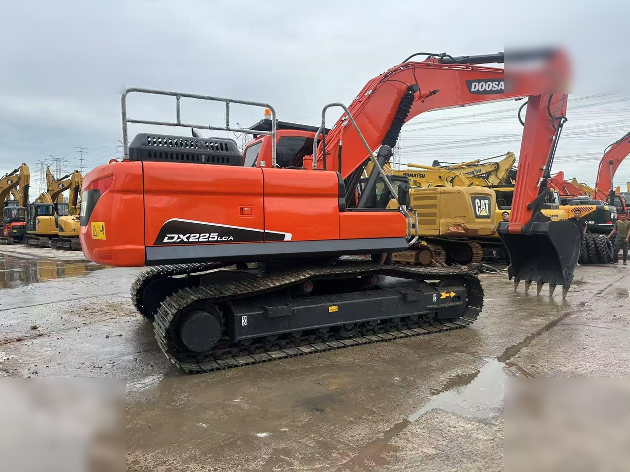 DOOSAN DX225 LCA - Kettenbagger: das Bild 1 DOOSAN DX225 LCA - Kettenbagger: das Bild 1