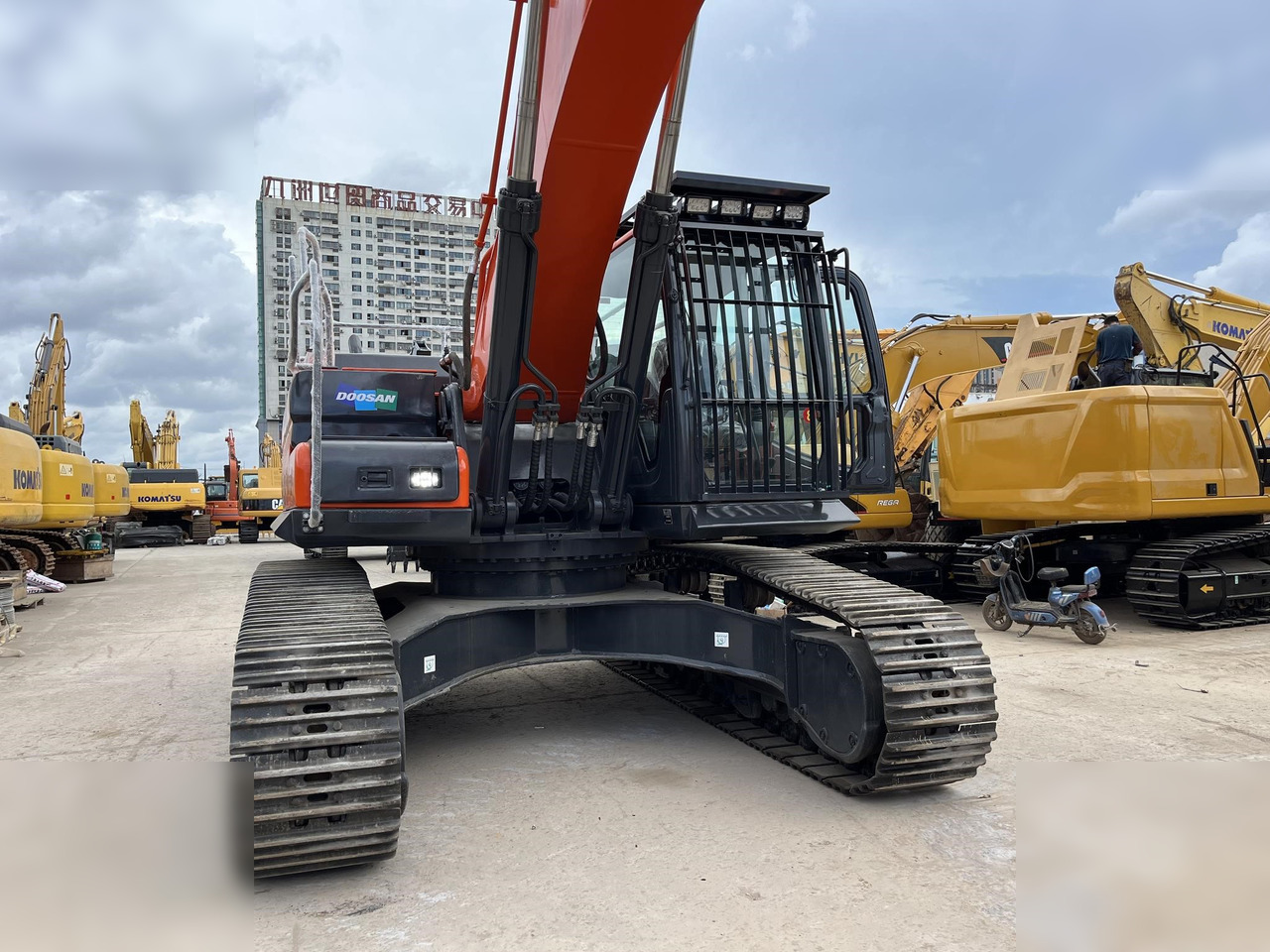 DOOSAN DX340 LCA - Kettenbagger: das Bild 2 DOOSAN DX340 LCA - Kettenbagger: das Bild 2