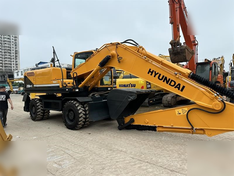 HYUNDAI ROBEX 210W-9 - Mobilbagger: das Bild 4 HYUNDAI ROBEX 210W-9 - Mobilbagger: das Bild 4
