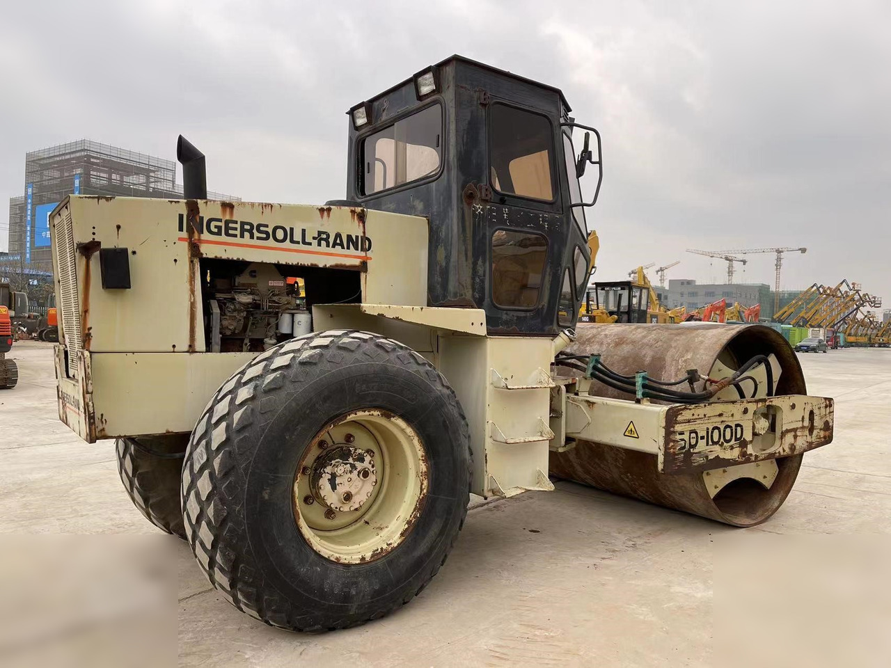 INGERSOLL-RAND SD100D - Walzenzug: das Bild 2 INGERSOLL-RAND SD100D - Walzenzug: das Bild 2