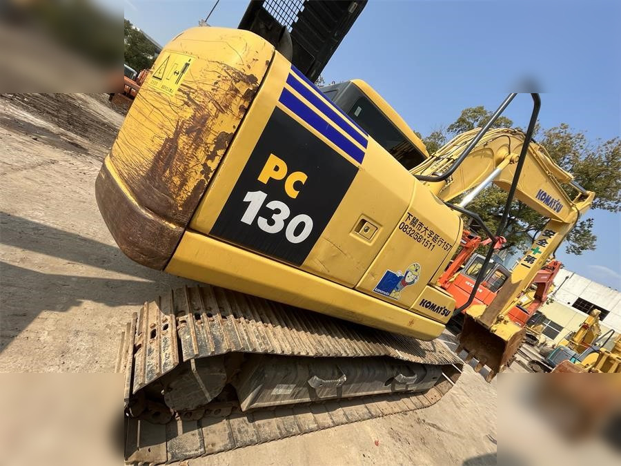 KOMATSU PC130-7 - Kettenbagger: das Bild 4 KOMATSU PC130-7 - Kettenbagger: das Bild 4