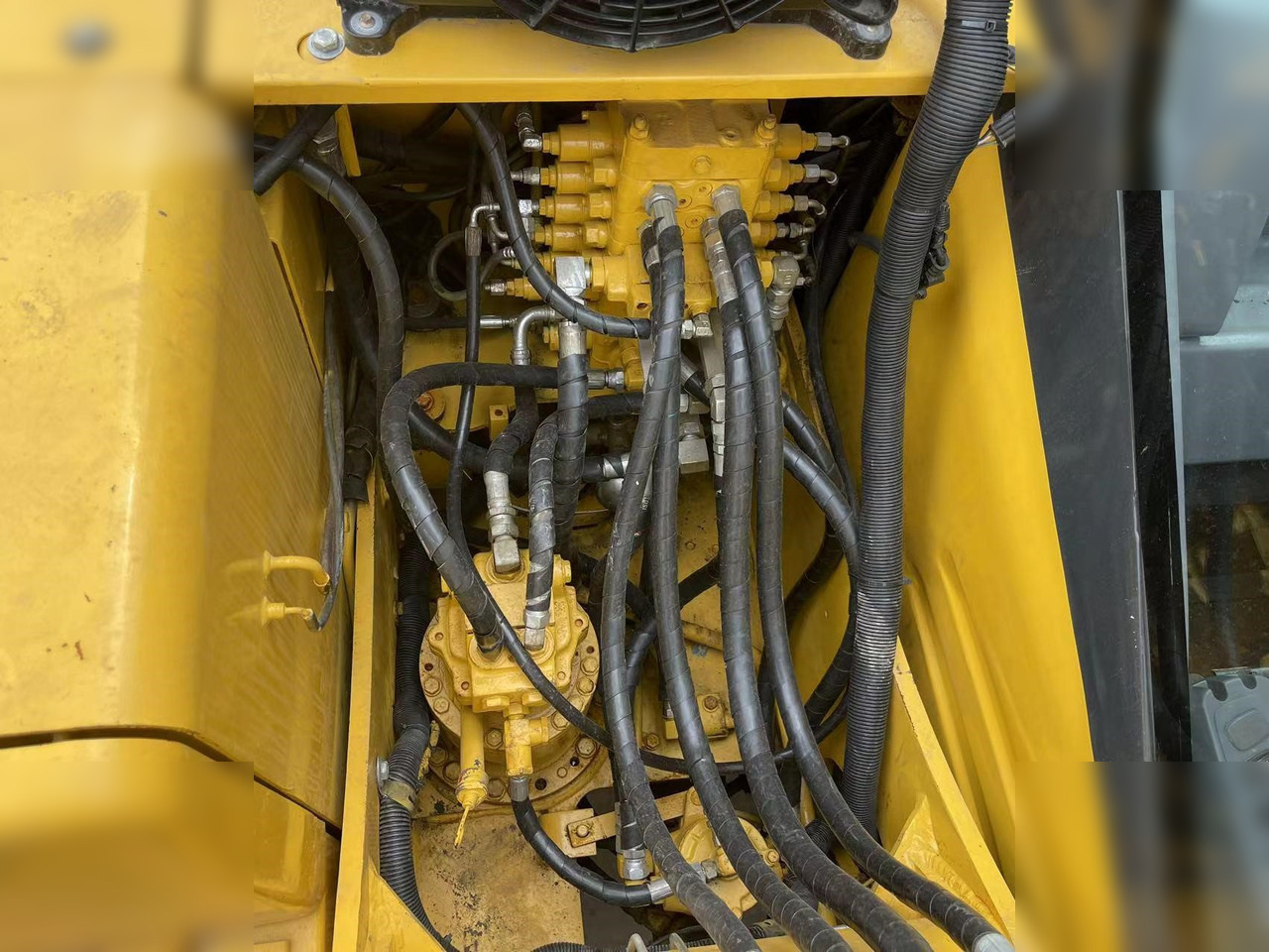 KOMATSU PC130-7 - Kettenbagger: das Bild 3 KOMATSU PC130-7 - Kettenbagger: das Bild 3