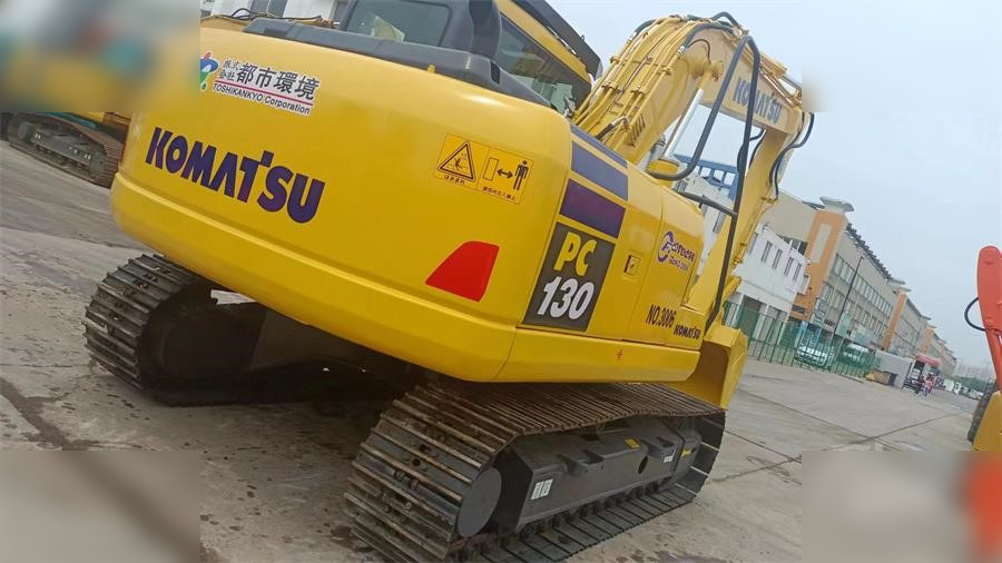 KOMATSU PC130-7 - Kettenbagger: das Bild 5 KOMATSU PC130-7 - Kettenbagger: das Bild 5
