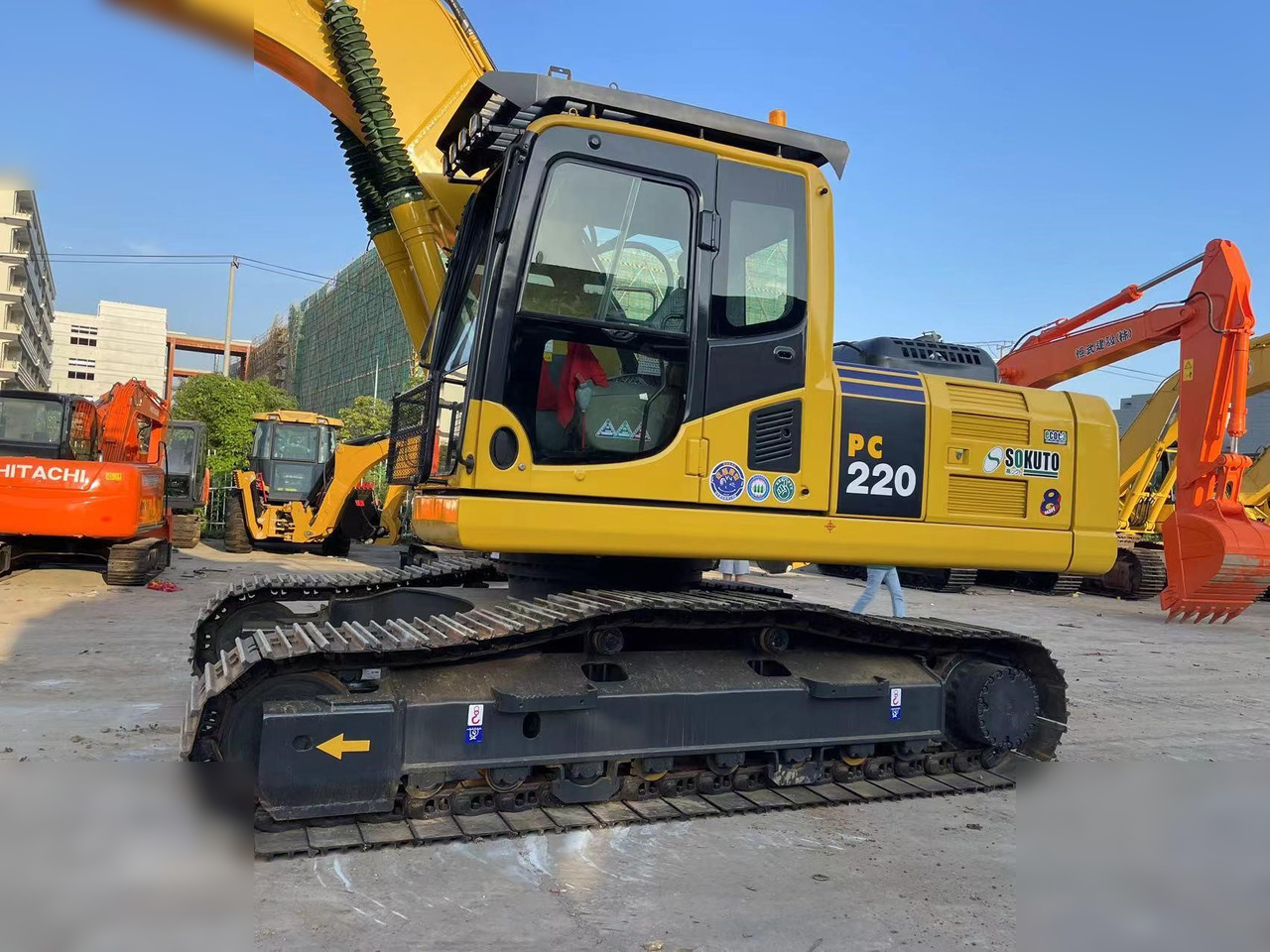 KOMATSU PC220-8 - Kettenbagger: das Bild 5 KOMATSU PC220-8 - Kettenbagger: das Bild 5