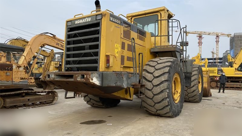 KOMATSU WA600-3 - Radlader: das Bild 2 KOMATSU WA600-3 - Radlader: das Bild 2