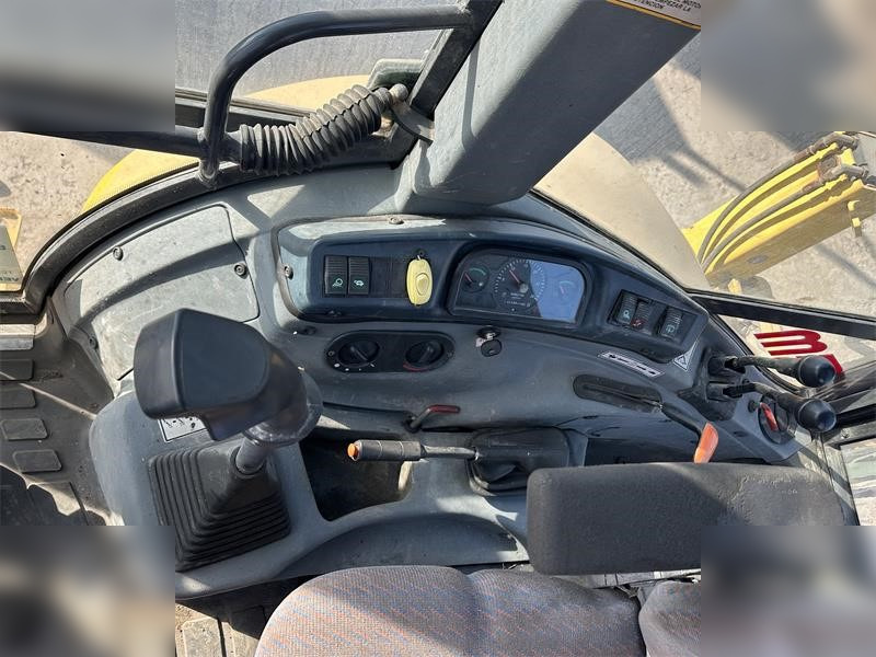 Baggerlader NEW HOLLAND LB95B-4PT: das Bild 7