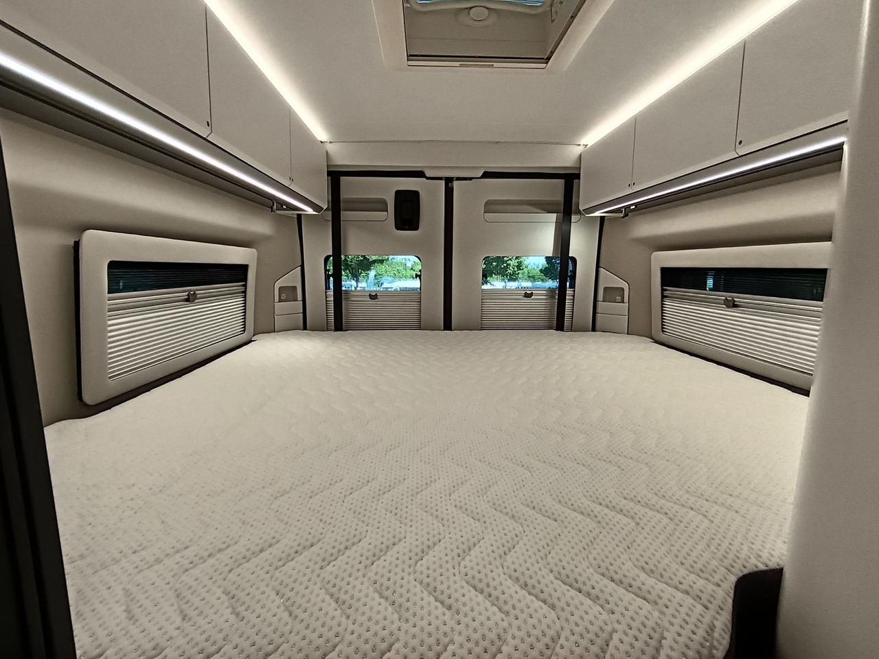 Camper Van Adria Twin Edition 640 SGX Maxi 132kW*138L KÜHLSCHRANK: das Bild 16
