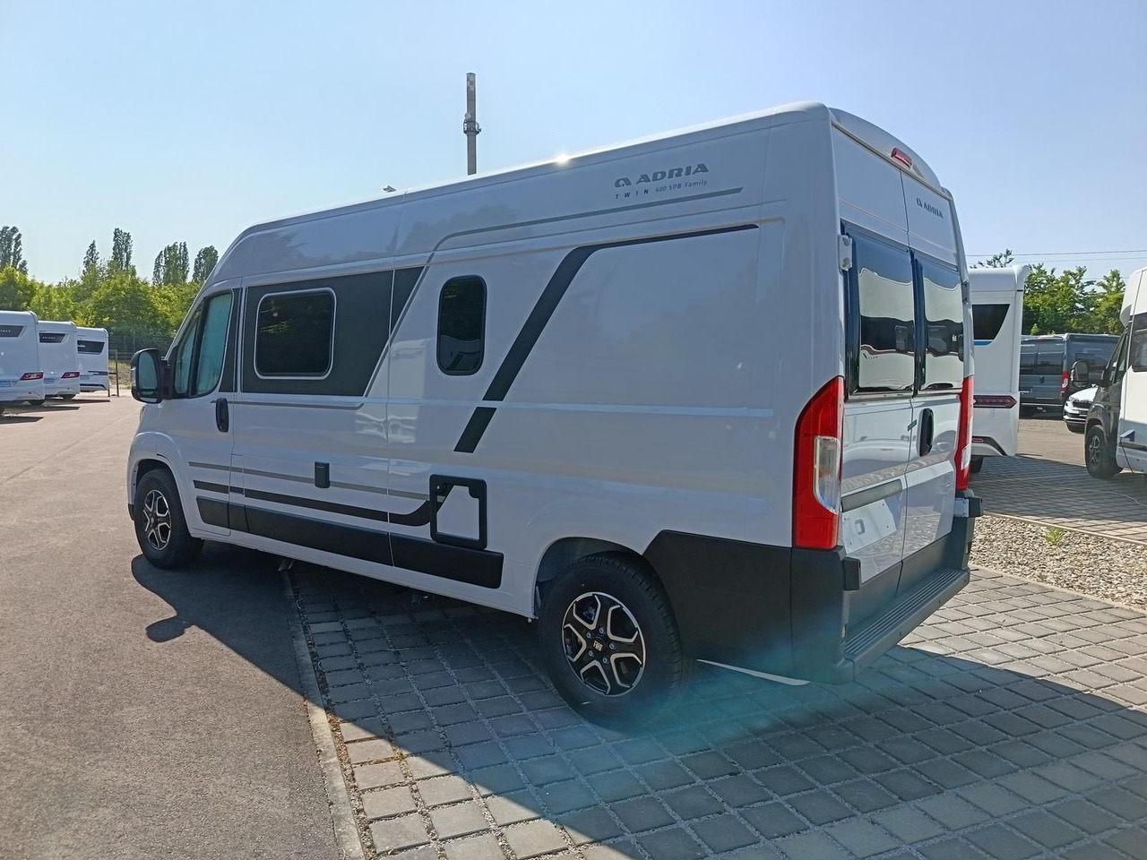 Adria Twin Twin 600 SPB Family*SAFETY+STYLE*DAB*SOFORT - Camper Van: das Bild 4 Adria Twin Twin 600 SPB Family*SAFETY+STYLE*DAB*SOFORT - Camper Van: das Bild 4