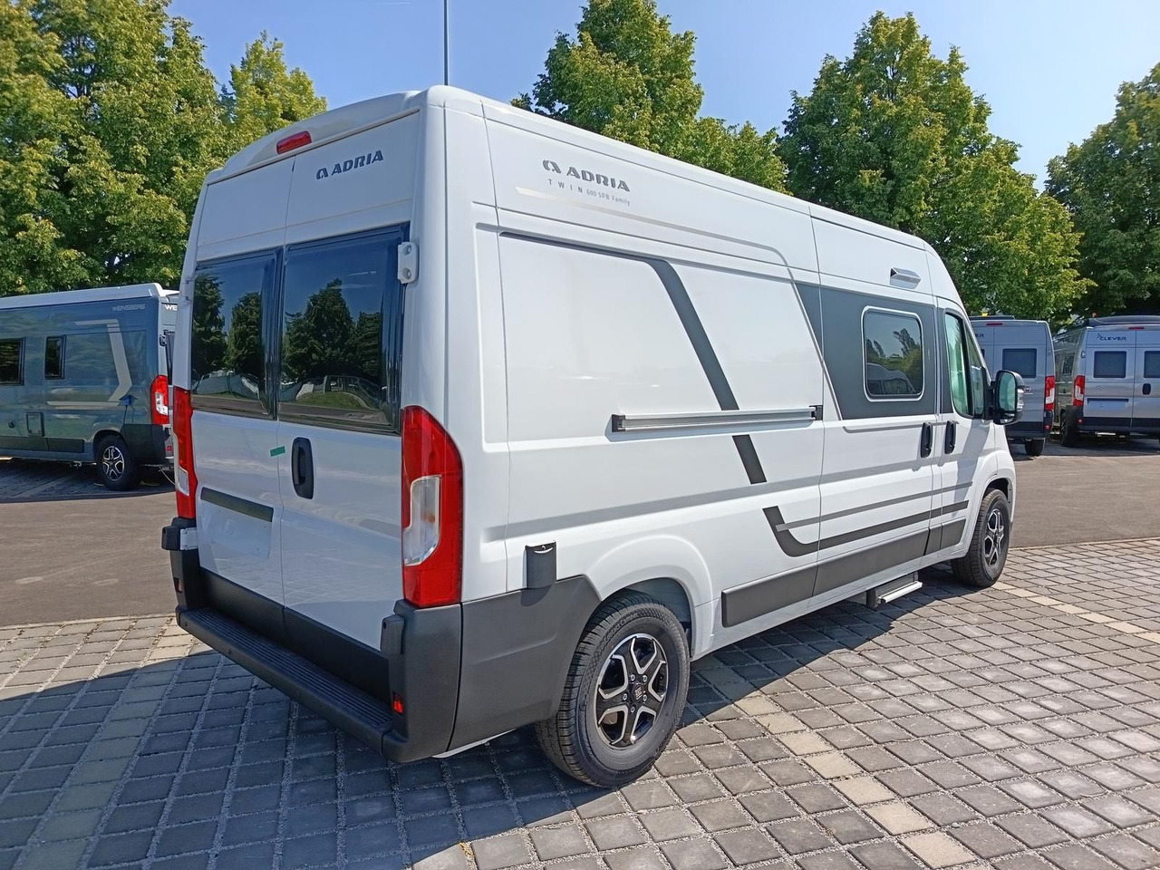 Adria Twin Twin 600 SPB Family*SAFETY+STYLE*DAB*SOFORT - Camper Van: das Bild 5 Adria Twin Twin 600 SPB Family*SAFETY+STYLE*DAB*SOFORT - Camper Van: das Bild 5