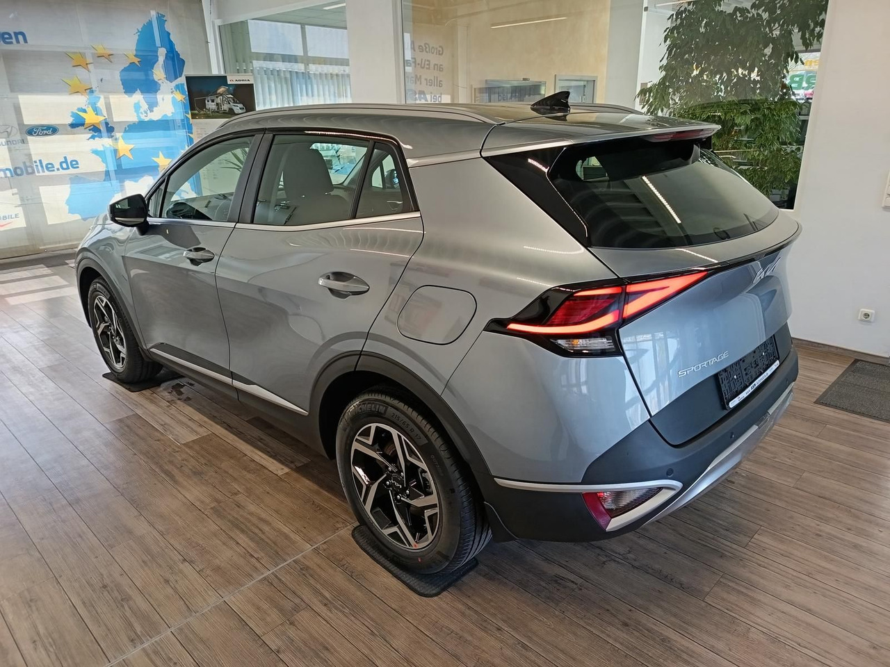 Kia Sportage 1.6 T-GDI DCT Vision*NAVI*LED*R-KAM*DAB - SUV/ Geländewagen: das Bild 4 Kia Sportage 1.6 T-GDI DCT Vision*NAVI*LED*R-KAM*DAB - SUV/ Geländewagen: das Bild 4