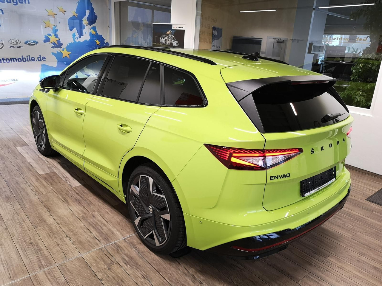 Skoda Enyaq iV RS 220 kW*PSD*AHK*virt.Pedal*360°Kamera - SUV/ Geländewagen: das Bild 4 Skoda Enyaq iV RS 220 kW*PSD*AHK*virt.Pedal*360°Kamera - SUV/ Geländewagen: das Bild 4