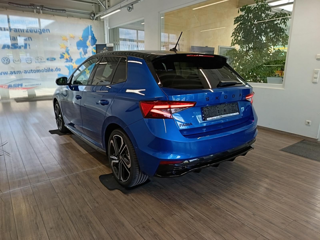 Skoda Fabia Monte Carlo 110 kW DSG*LED*ACC*R-KAM*KESSY - Limousine: das Bild 4 Skoda Fabia Monte Carlo 110 kW DSG*LED*ACC*R-KAM*KESSY - Limousine: das Bild 4
