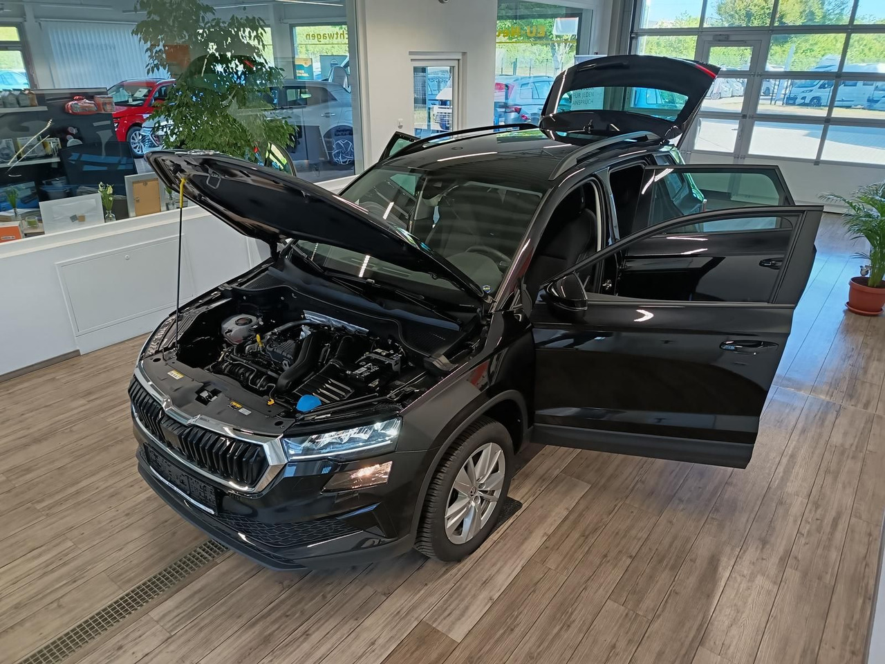 Skoda Karoq Selection 1,5TSI*NAVI*AHK-VORBER*LED*R-KAM - SUV/ Geländewagen: das Bild 2 Skoda Karoq Selection 1,5TSI*NAVI*AHK-VORBER*LED*R-KAM - SUV/ Geländewagen: das Bild 2