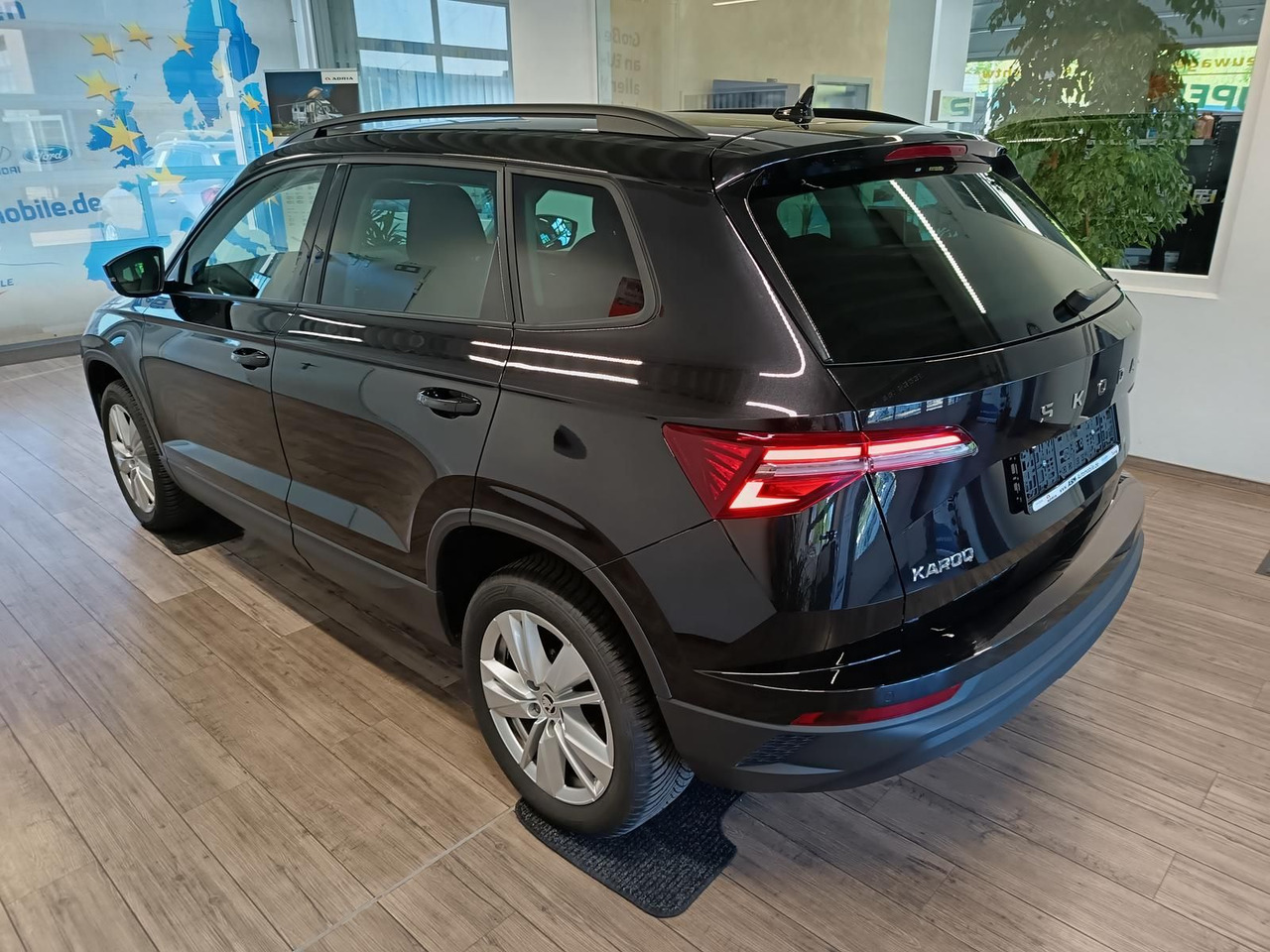 Skoda Karoq Selection 1,5TSI*NAVI*AHK-VORBER*LED*R-KAM - SUV/ Geländewagen: das Bild 4 Skoda Karoq Selection 1,5TSI*NAVI*AHK-VORBER*LED*R-KAM - SUV/ Geländewagen: das Bild 4