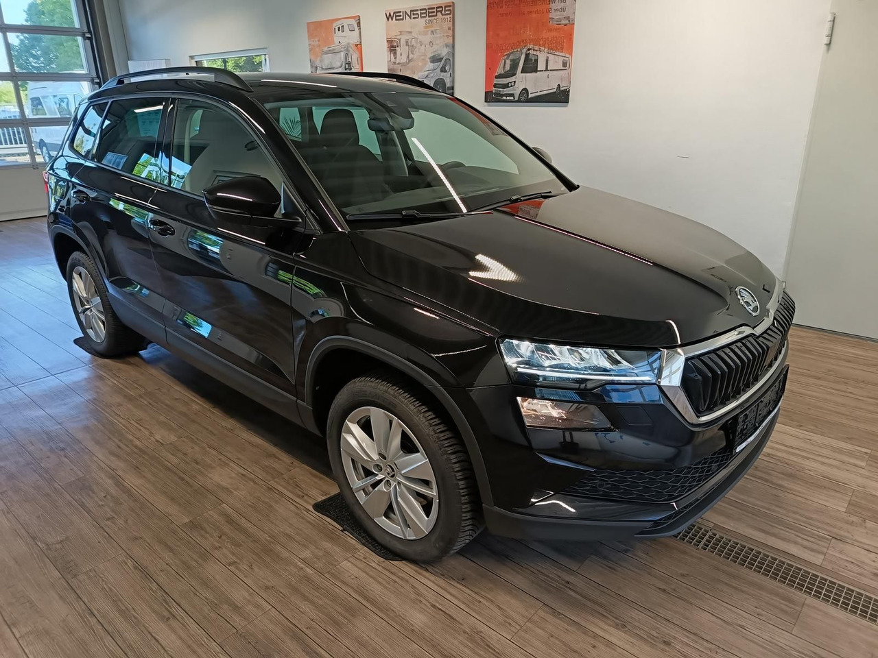 Skoda Karoq Selection 1,5TSI*NAVI*AHK-VORBER*LED*R-KAM - SUV/ Geländewagen: das Bild 3 Skoda Karoq Selection 1,5TSI*NAVI*AHK-VORBER*LED*R-KAM - SUV/ Geländewagen: das Bild 3